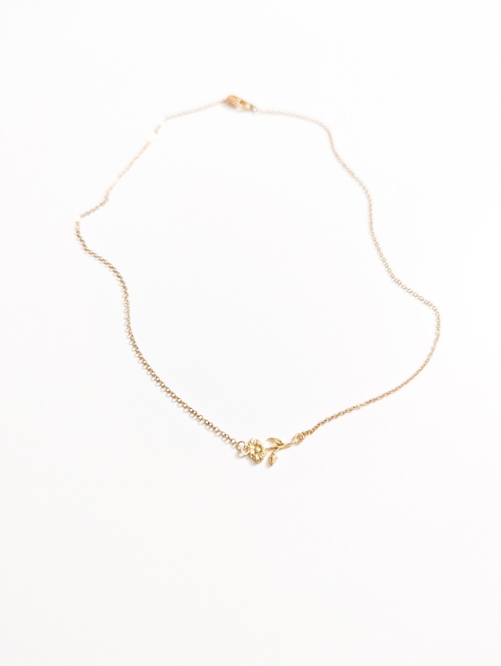 Birth Flower April Daisy Gold-plated Choker Necklace